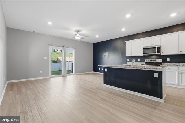 129 PADDINGTON ST, Falling Waters, WV 25419