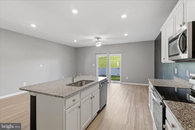 129 PADDINGTON ST, Falling Waters, WV 25419
