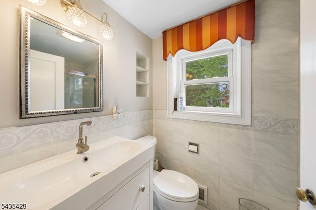 664 Duquesne Ter, Union Twp., NJ 07083