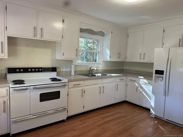 28 North Avenue, North Haven, CT 06473