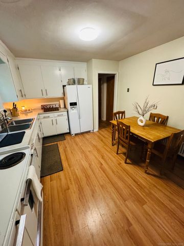 28 North Avenue, North Haven, CT 06473