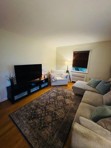 28 North Avenue, North Haven, CT 06473