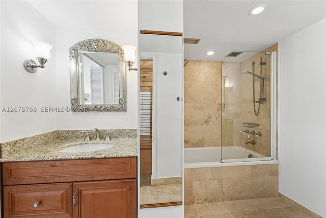 1420 Brickell Bay Dr 206D, Miami, FL 33131