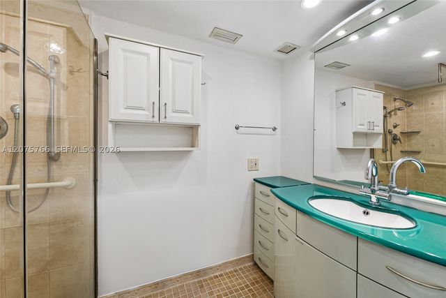 1420 Brickell Bay Dr 206D, Miami, FL 33131