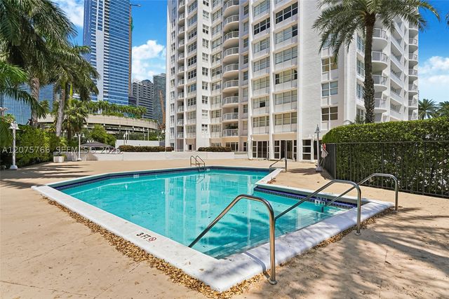 1420 Brickell Bay Dr 206D, Miami, FL 33131