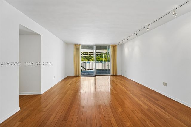 1420 Brickell Bay Dr 206D, Miami, FL 33131