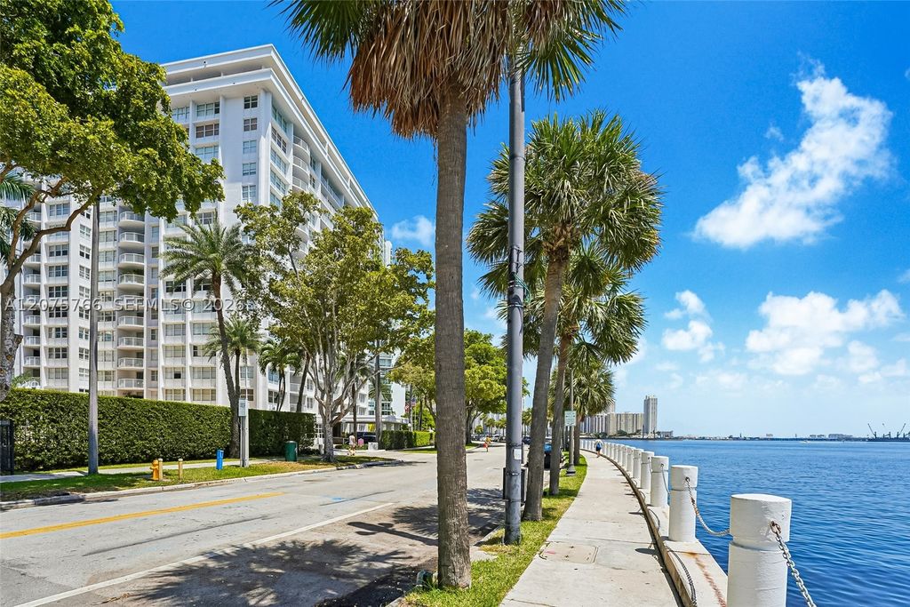 1420 Brickell Bay Dr 206D, Miami, FL 33131