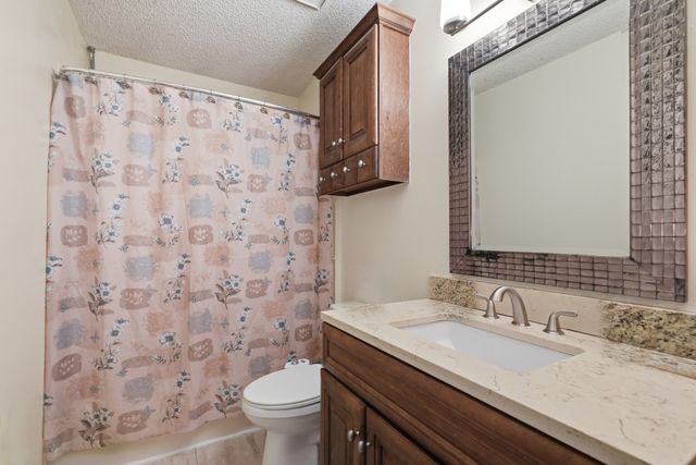 4824 Blue Springs Dr, Nashville, TN 37211