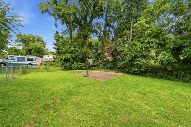 4824 Blue Springs Dr, Nashville, TN 37211
