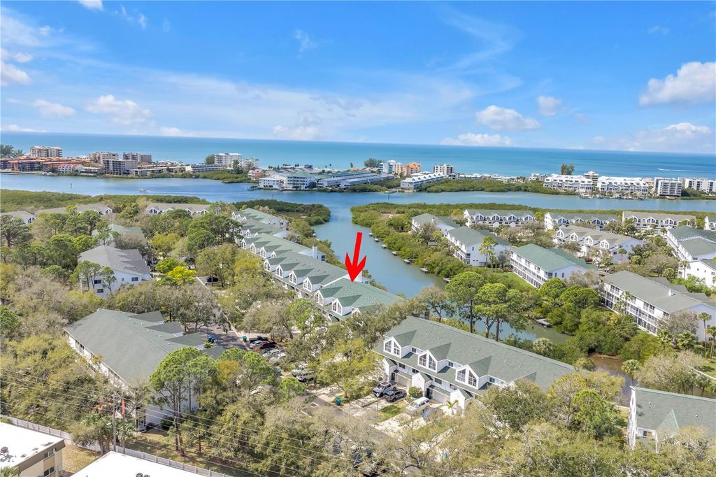 Image 2 of property listing at 9948 INDIAN KEY TRAIL 17, Seminole, FL 33776