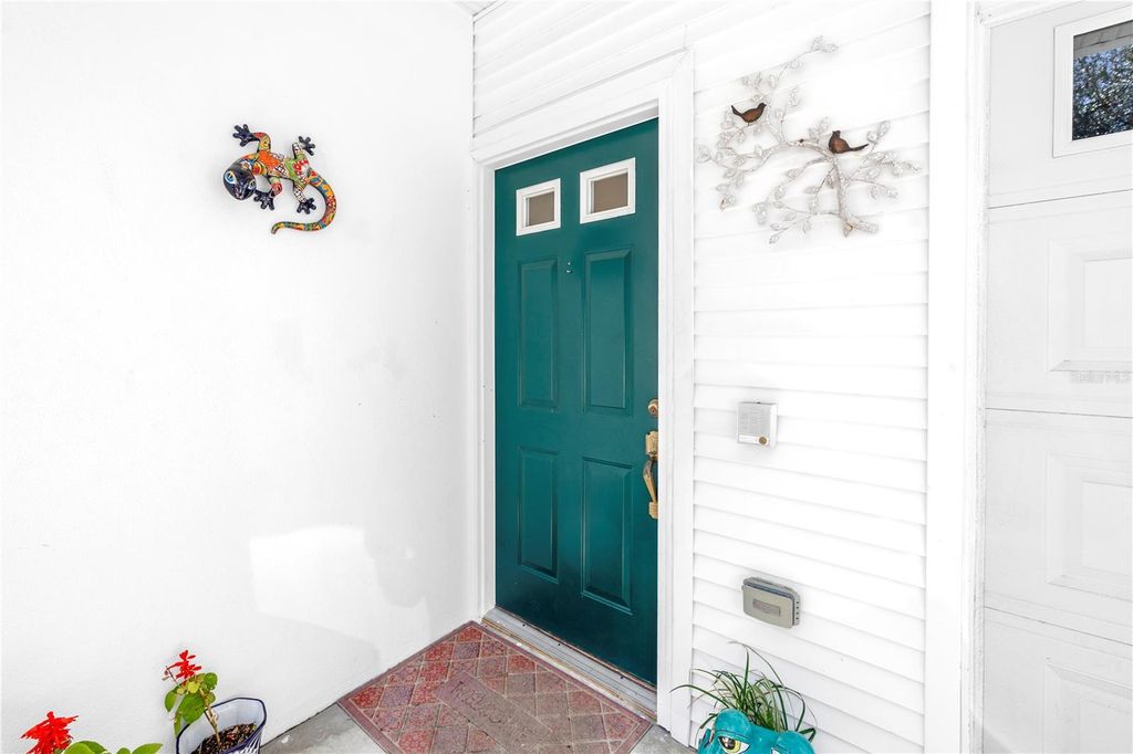 Image 3 of property listing at 9948 INDIAN KEY TRAIL 17, Seminole, FL 33776