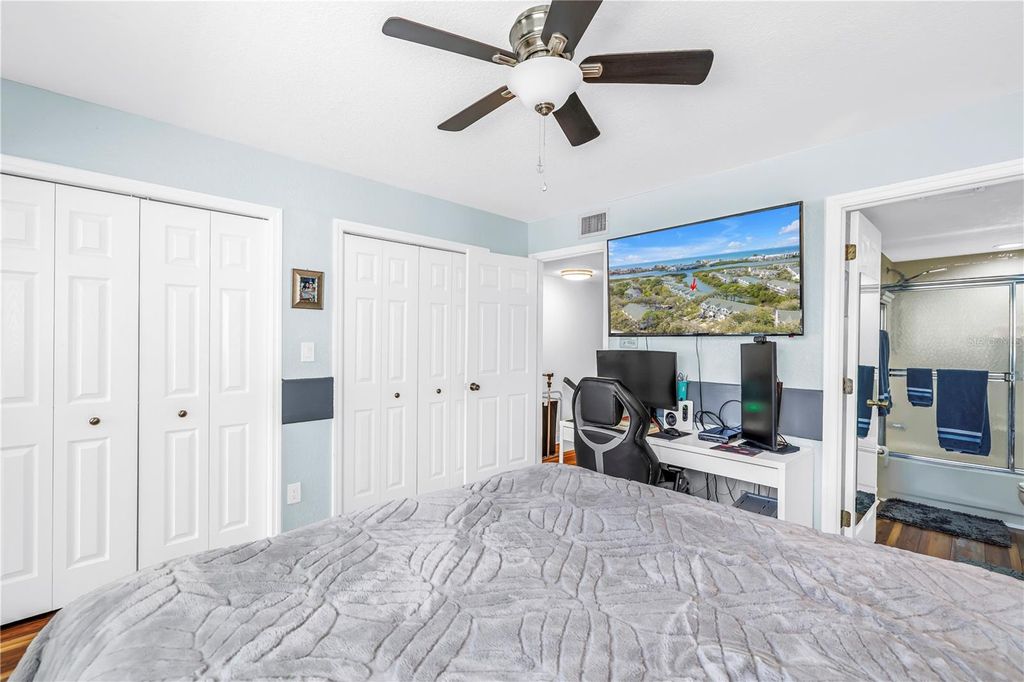 Image 27 of property listing at 9948 INDIAN KEY TRAIL 17, Seminole, FL 33776