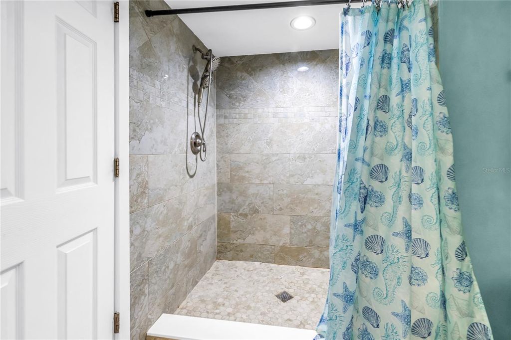 Image 35 of property listing at 9948 INDIAN KEY TRAIL 17, Seminole, FL 33776