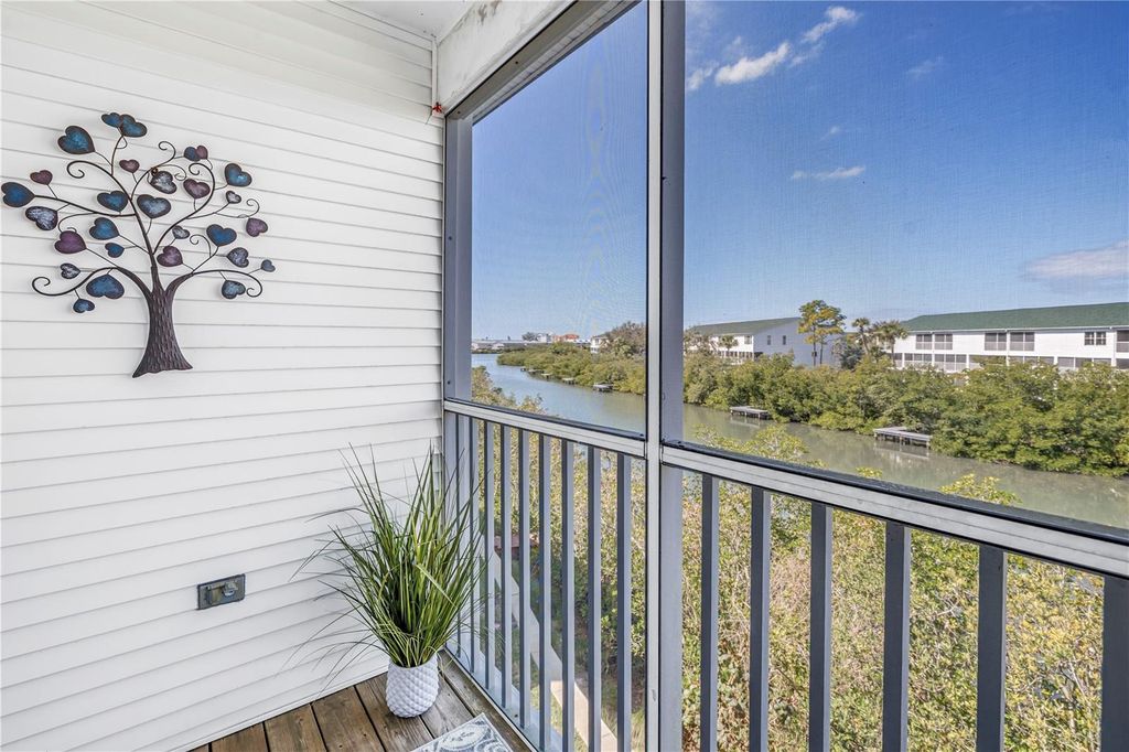 Image 38 of property listing at 9948 INDIAN KEY TRAIL 17, Seminole, FL 33776