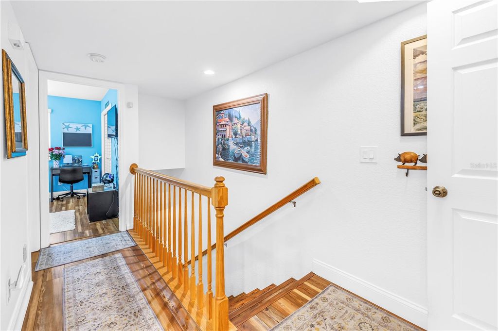 Image 6 of property listing at 9948 INDIAN KEY TRAIL 17, Seminole, FL 33776