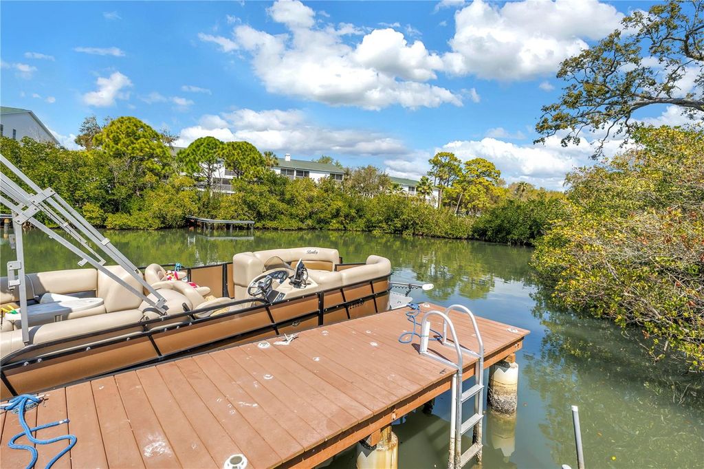 Image 63 of property listing at 9948 INDIAN KEY TRAIL 17, Seminole, FL 33776