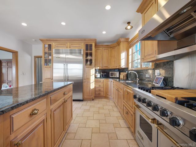 3483 Fenimore Avenue, Mohegan Lake, NY 10547