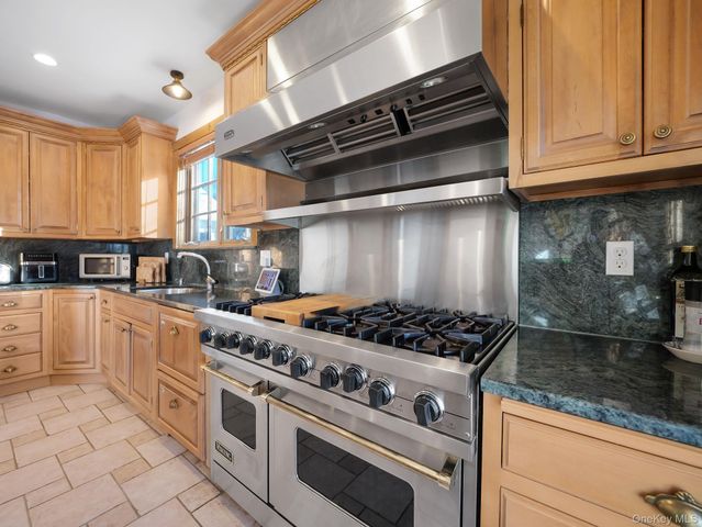 3483 Fenimore Avenue, Mohegan Lake, NY 10547