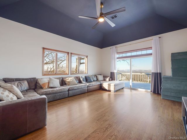 3483 Fenimore Avenue, Mohegan Lake, NY 10547