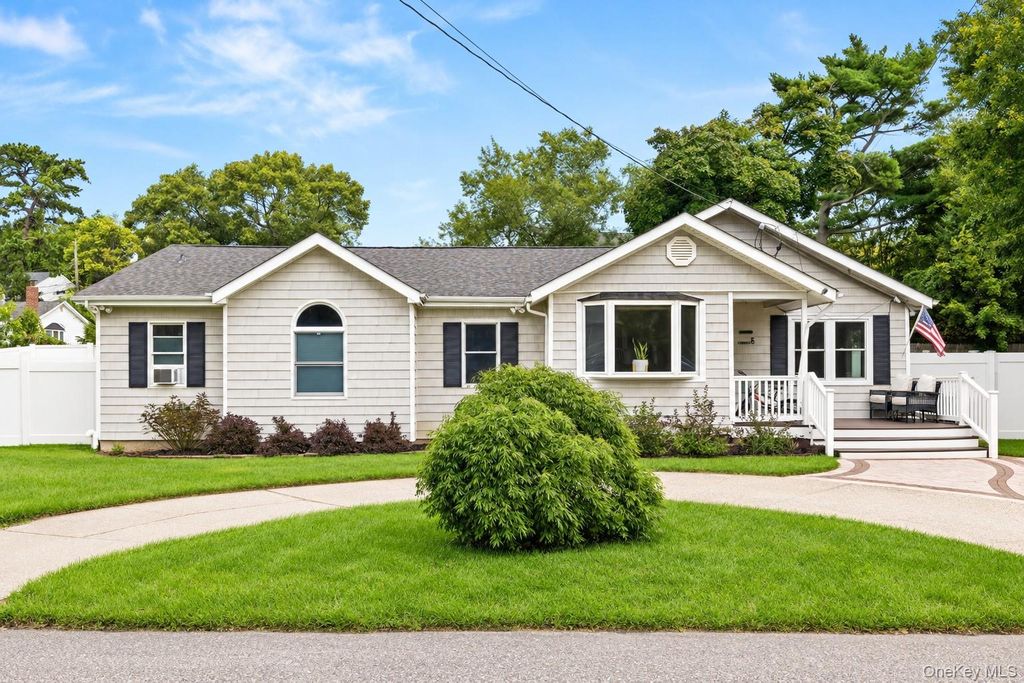 5 Charles Court, Lake Ronkonkoma, NY 11779 — exterior