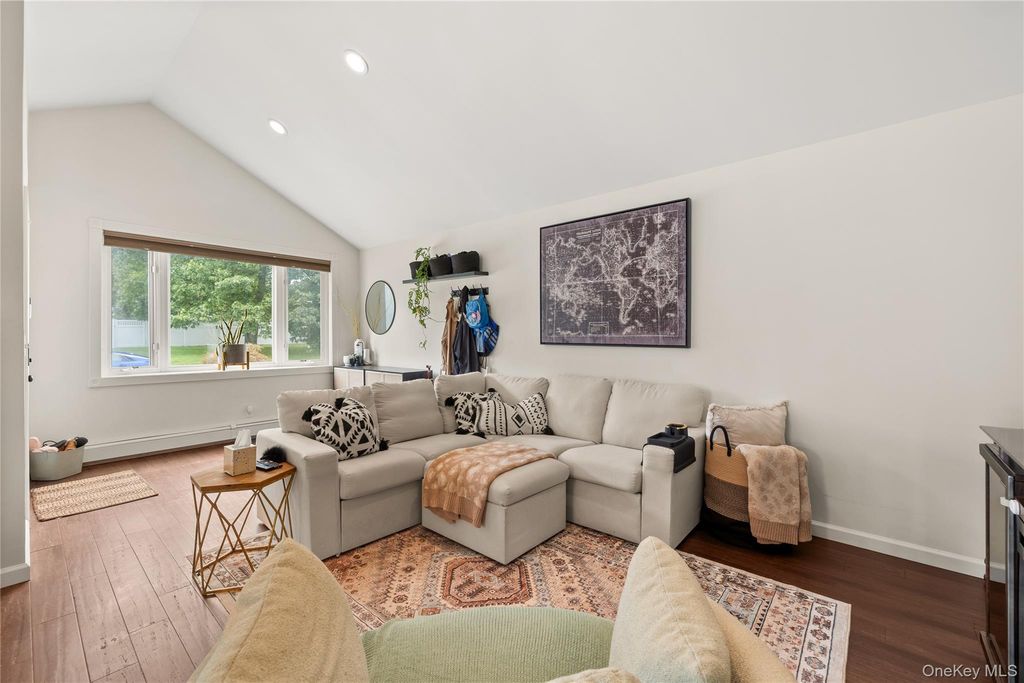 5 Charles Court, Lake Ronkonkoma, NY 11779 — photo 3