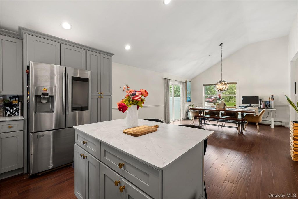 5 Charles Court, Lake Ronkonkoma, NY 11779 — photo 5
