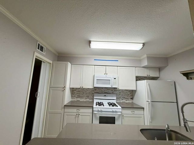 7322 Oak Manor, San Antonio, TX 78229