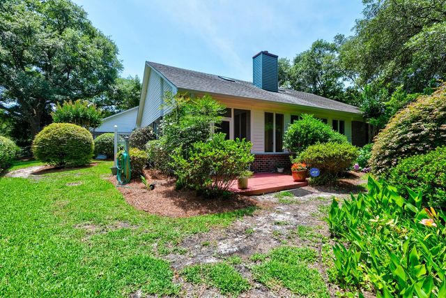 466 Country Club Dr., Pawleys Island, SC 29585