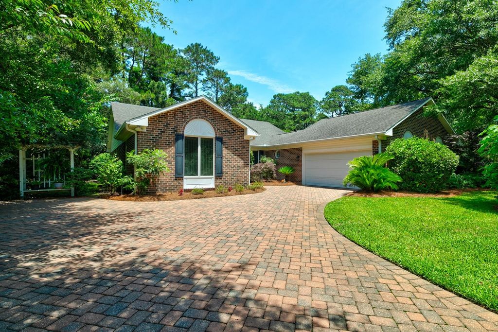 466 Country Club Dr., Pawleys Island, SC 29585
