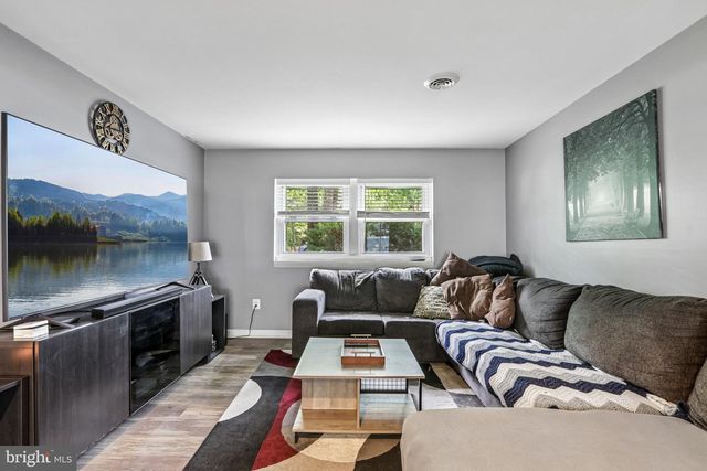 207 NAVAJO TRL, Browns Mills, NJ 08015