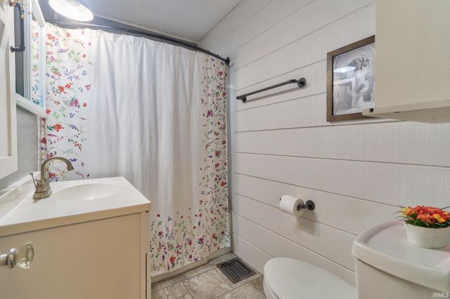 2214 Jefferson Avenue, Evansville, IN 47714