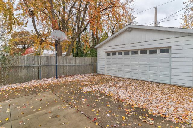 2214 Jefferson Avenue, Evansville, IN 47714