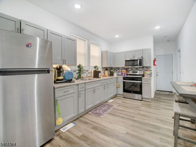 76 Amherst St, East Orange City, NJ 07018