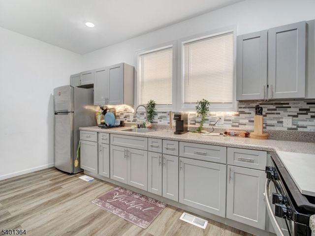 76 Amherst St, East Orange City, NJ 07018