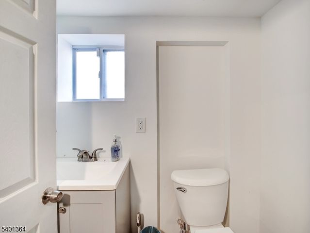 76 Amherst St, East Orange City, NJ 07018