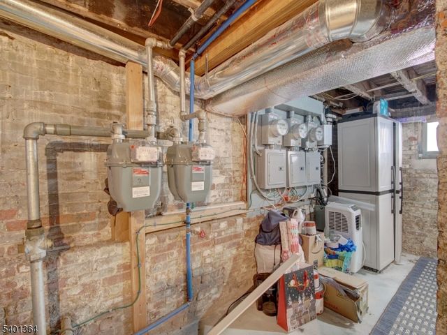 76 Amherst St, East Orange City, NJ 07018