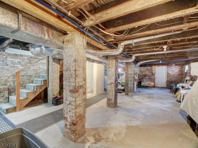 76 Amherst St, East Orange City, NJ 07018