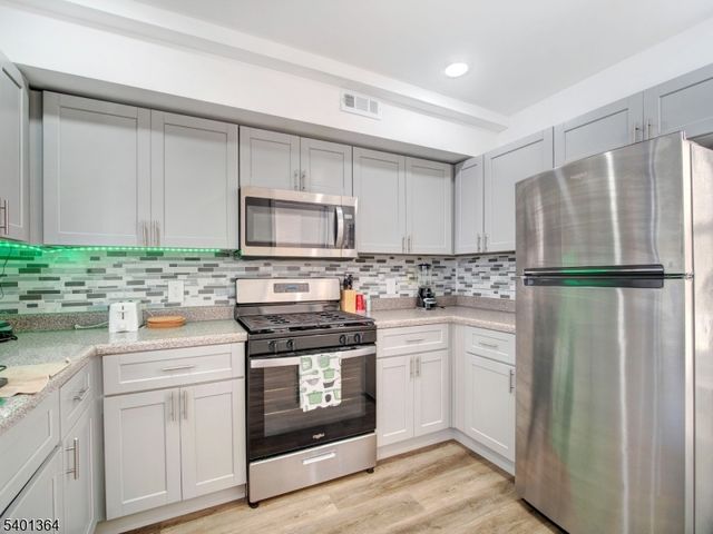 76 Amherst St, East Orange City, NJ 07018