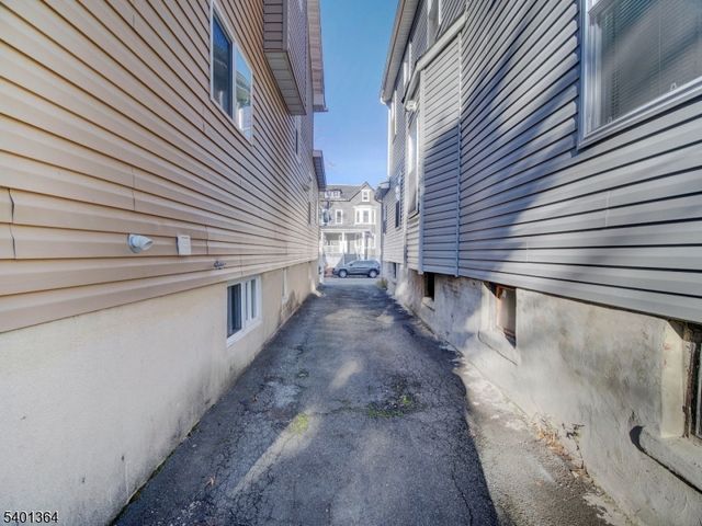 76 Amherst St, East Orange City, NJ 07018