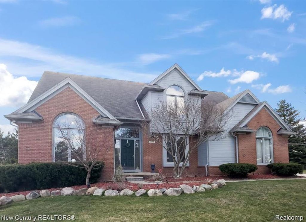 1075 Redding Drive, Troy, MI 48098
