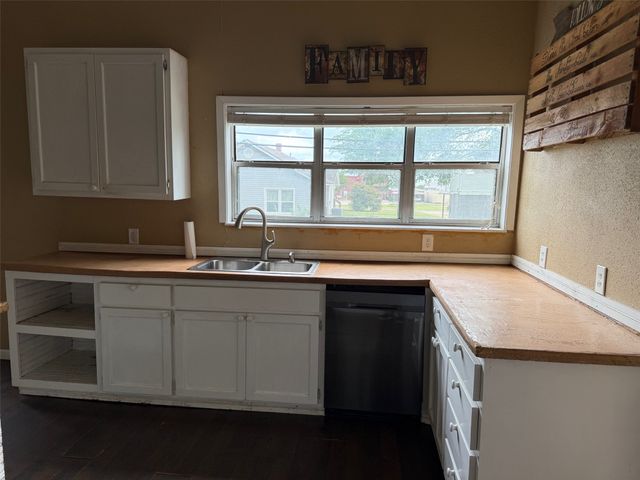 280 W 4th Street, Crawford, TX 76638