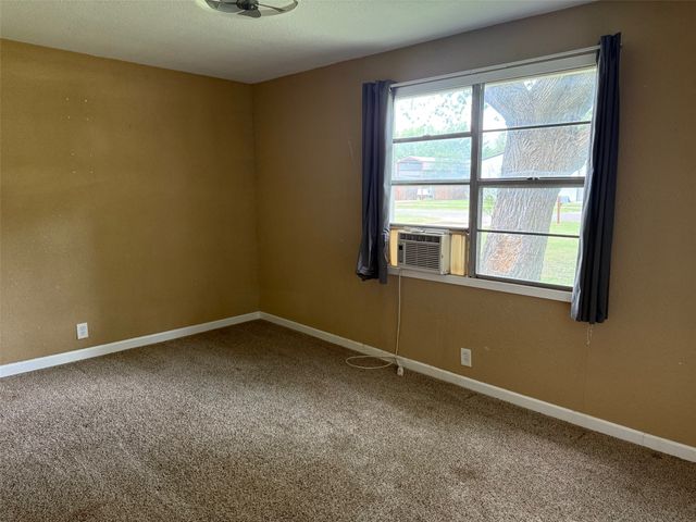 280 W 4th Street, Crawford, TX 76638