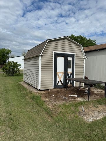 280 W 4th Street, Crawford, TX 76638