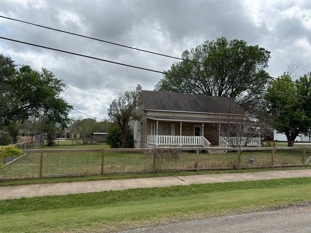 280 W 4th Street, Crawford, TX 76638