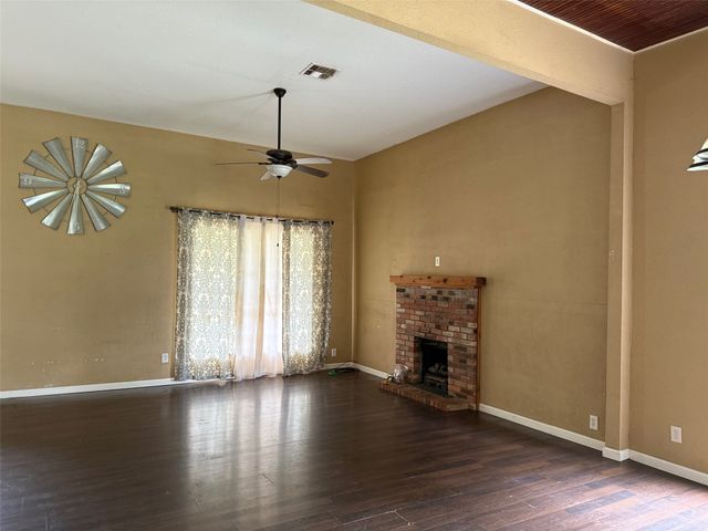 280 W 4th Street, Crawford, TX 76638