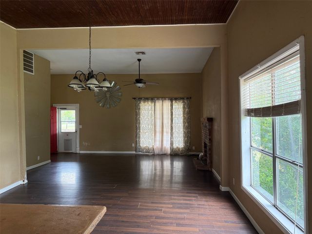 280 W 4th Street, Crawford, TX 76638