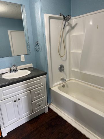 280 W 4th Street, Crawford, TX 76638