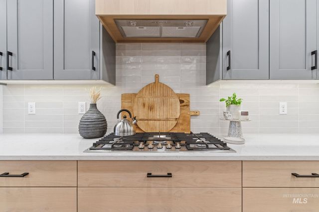 2563 S New Haven Ln, Boise, ID 83716