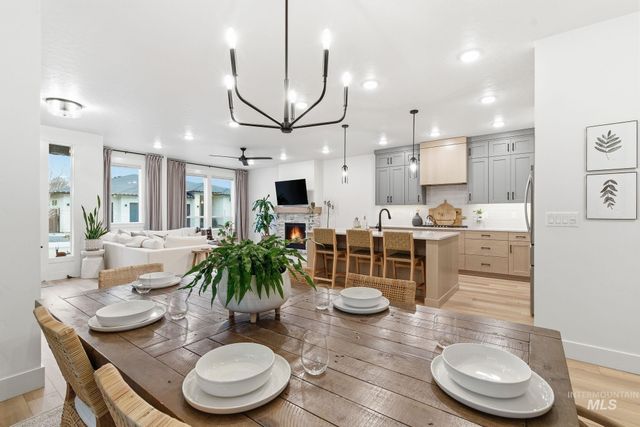 2563 S New Haven Ln, Boise, ID 83716