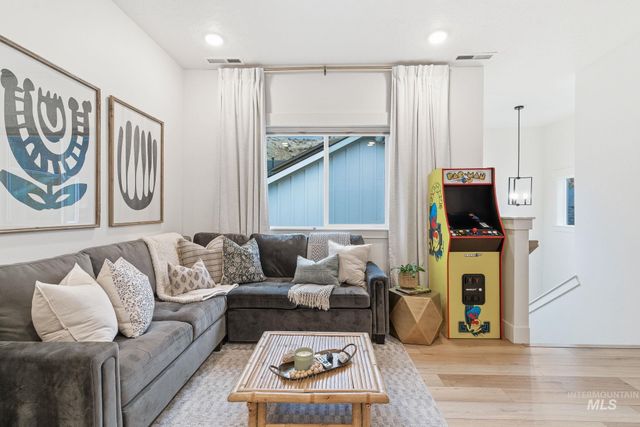 2563 S New Haven Ln, Boise, ID 83716